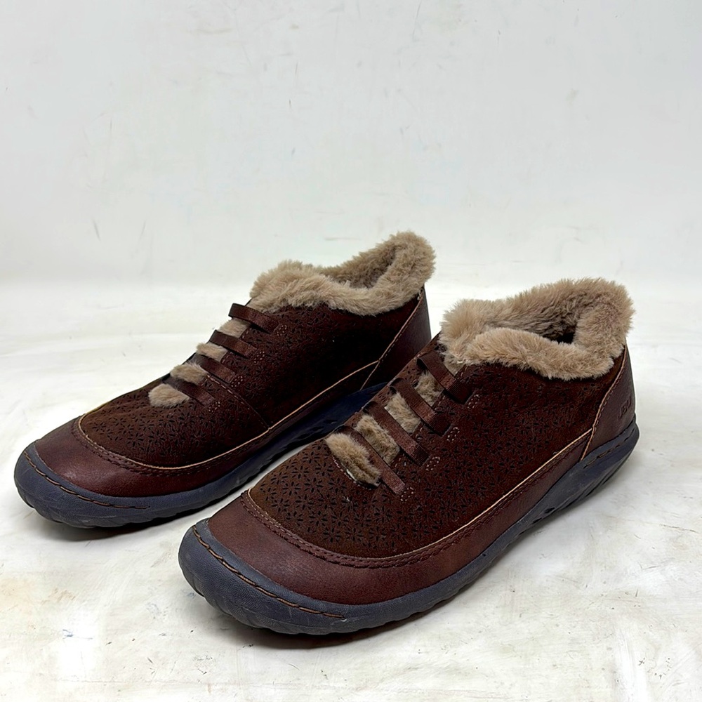 JBU Women’s Brie Sneaker size 8